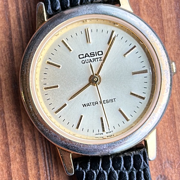 Classic Ladies Casio Watch- fits larger wrists - Picture 12 of 13